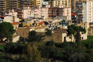 Il Castello di MareDolce dalla spianata antistante il serbatoio di San Ciro