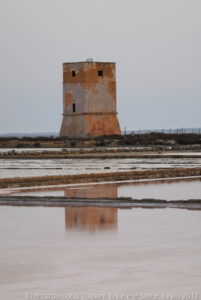 La Torre di Nubia, adiacente alla "Salina Culcasi" nella "Riserva Naturale Orientata Saline di Trapani e Paceco" faceva parte dell'antico sistema delle Torri costiere della Sicilia contro i furti di sale ad opera dei corsari barbareschi provenienti dal nord Africa maghrebino.