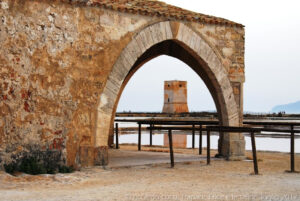 La Torre di Nubia dalla "casa salaria", il baglio della "Salina Culcasi" alla "Riserva Naturale Orientata Saline di Trapani e Paceco".