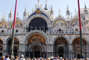 La facciata della Basilica di San Marco.