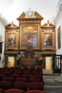 Interno della chiesa di San Francesco, dei Cappuccini attraversando la quale si accede al museo di Aidone