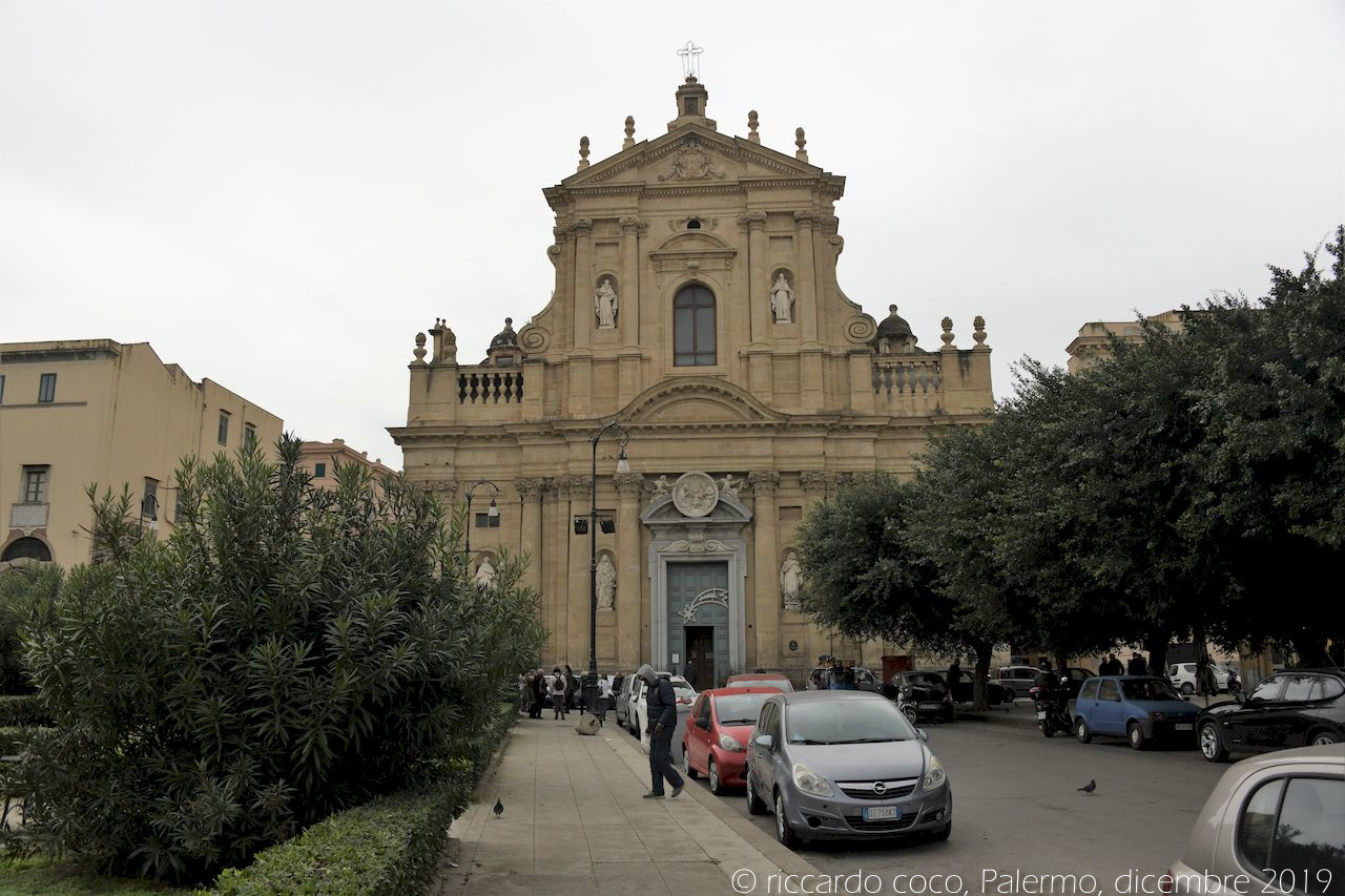 Scopri di più sull'articolo Visite alla chiesa di Santa Teresa alla Kalsa, Santa Maria della Pietà, Santa Maria della Catena e pranzo al ristoarante A’Cala con gli amici del Club di Territorio di Palermo del TCI – dicembre 2019