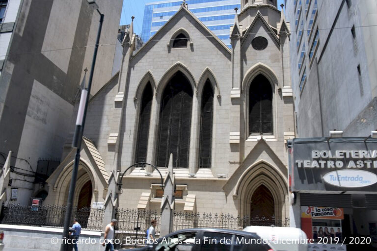 La più antica chiesa metodista del Sud America si trova al n. 718 di Avenida Corrientes nella città di Buenos Aires.