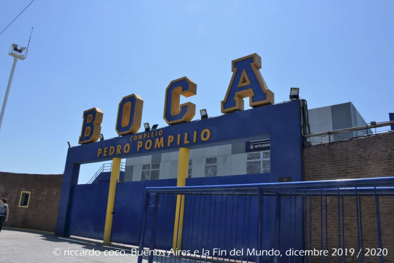 Le squadre giovanili del Boca Juniores giocano le partite casalinghe nel Complejo Pedro Pompilio nel barrio “La Boca”. Il Boca è, assieme all'Independiente, una delle due squadre calcistiche sudamericane che hanno vinto più titoli internazionali.