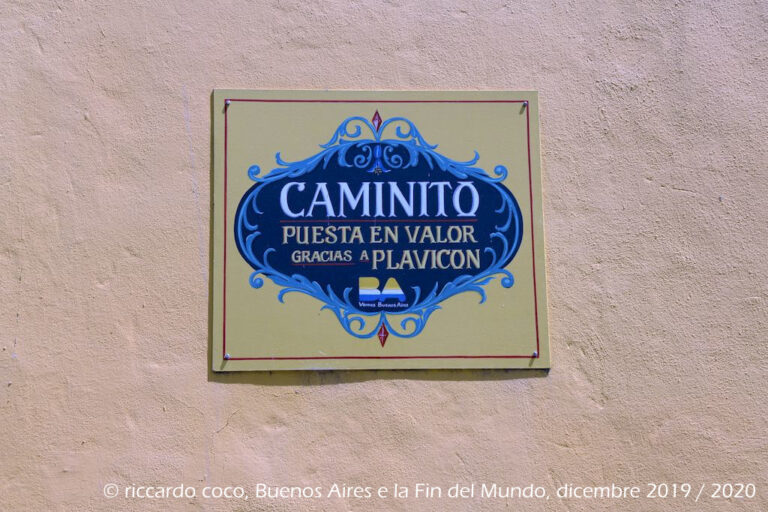 Caminito (in spagnolo: "sentiero", "stradina") è una celebre via nel quartiere de La Boca, il quartiere di immigrati di origine soprattutto genovese.