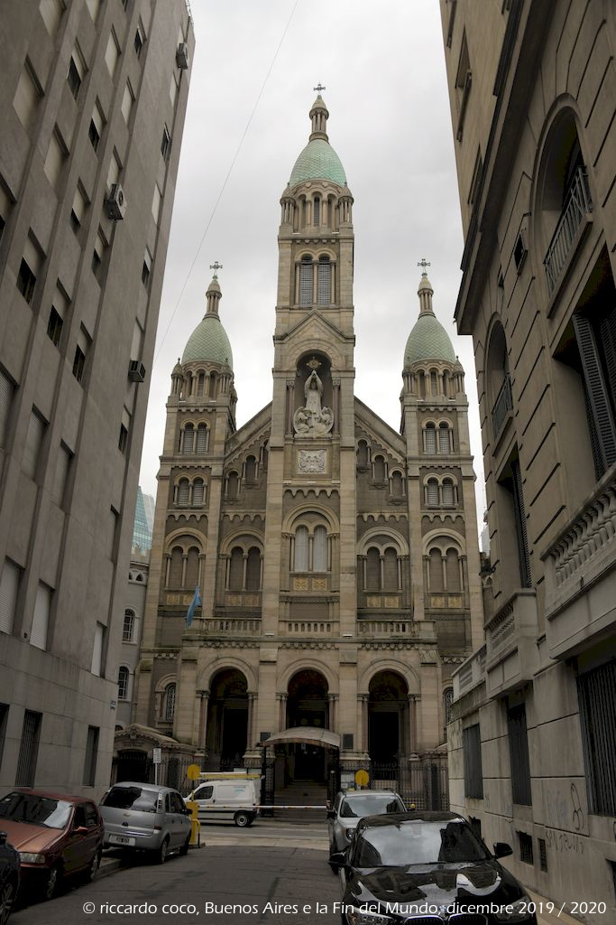 La Basilica del Santissimo Sacramento o Chiesa del Santissimo Sacramento è una chiesa situata nel quartiere Retiro a due passi da Plaza San Martín, voluta da Mercedes Castellanos de Anchorena e per la quale si narra la vendetta di Corina Kavanagh che fece costruire un palazzo, frapponendolo alla chiesa, per impedirne la vista alla famiglia Anchorena dal palazzo San Martín dove abitavano.