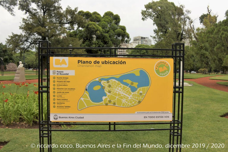 Il Rosedal de Palermo, chiamato anche “Paseo del Rosedal”, è un parco tradizionale situato nel Barrio Palermo. È stato dichiarato Patrimonio Culturale della Città di Buenos Aires.