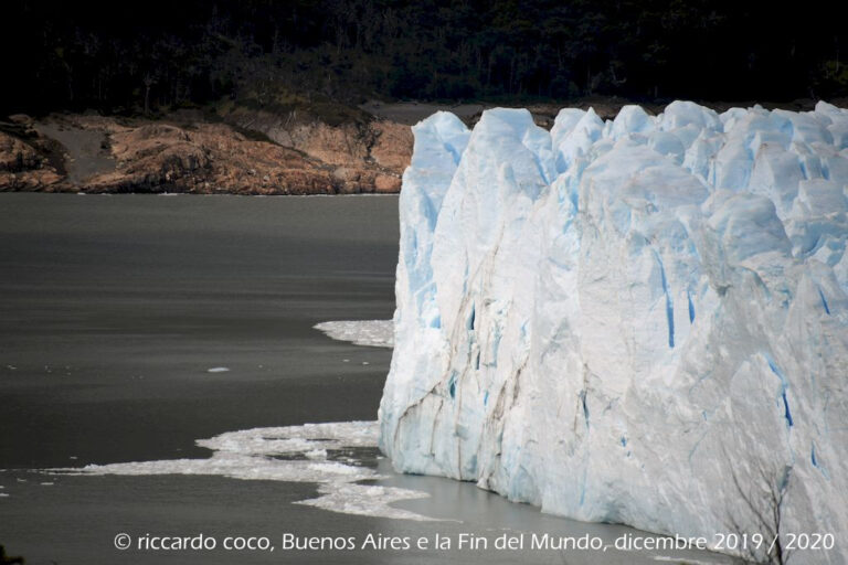 Il fronte del Ghiacciaio Perito Moreno dal punto di vista sulla "Penisola de Magallanes"