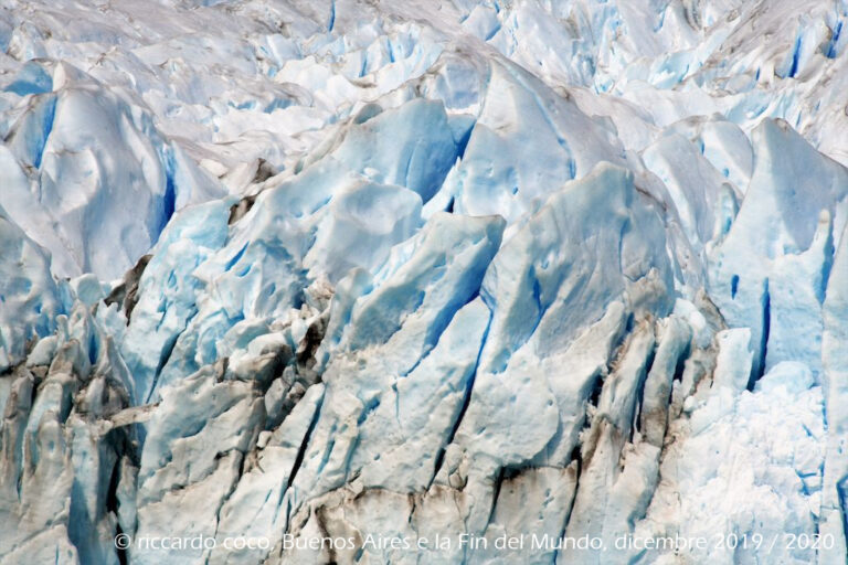 Il fronte del Ghiacciaio Perito Moreno dal punto di vista sulla "Penisola de Magallanes"