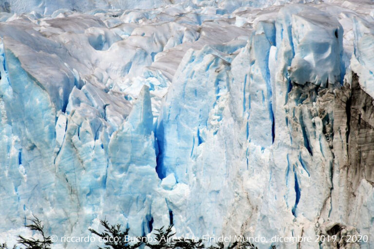 Il fronte del Ghiacciaio Perito Moreno dal punto di vista sulla "Penisola de Magallanes"