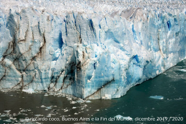 Il fronte del Ghiacciaio Perito Moreno dal punto di vista sulla "Penisola de Magallanes"