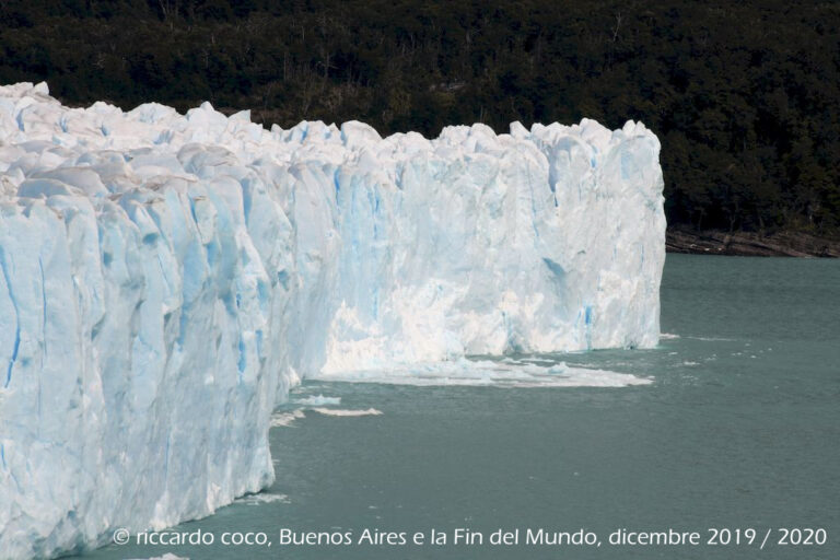 Il fronte del Ghiacciaio Perito Moreno dal punto di vista sulla "Penisola de Magallanes"