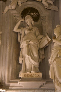 La statua della “Teologia”.